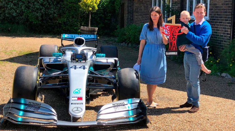 La historia del niño con cáncer que iluminó a Lewis Hamilton para ganar en España