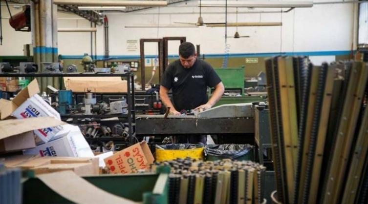 Casi la mitad de la industria está paralizada