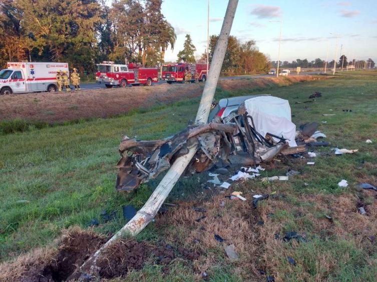 Accidente fatal: robó un auto, salió a la ruta y se mató contra una columna