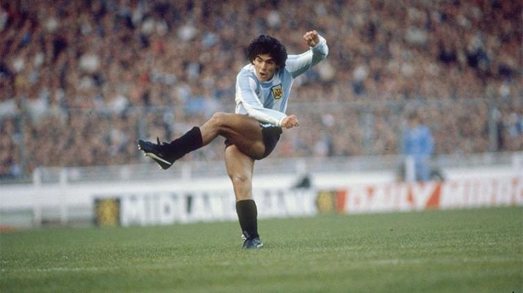 “Rebelde. Héroe. Estafador. Dios” el documental de Diego Maradona  – Video trailer