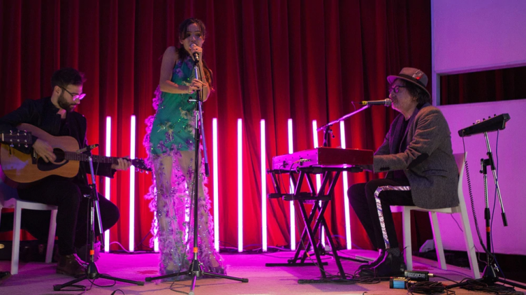 Charly García tocó en la presentación del disco de Brenda Asnicar
