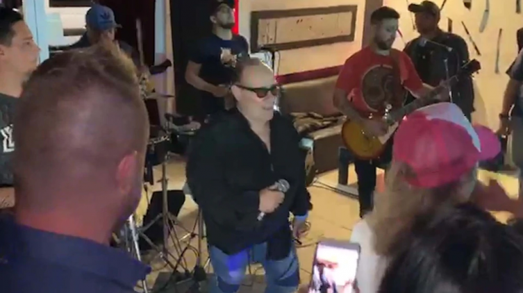 Mascheroni se desmaya en el recital: video. Imágenes sensibles