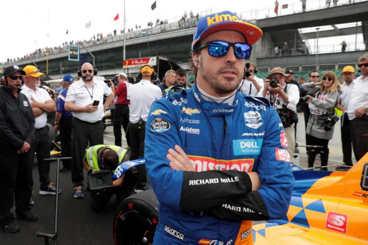Fernando Alonso, afuera de las 500 Millas de Indianápolis por causa de un argentino