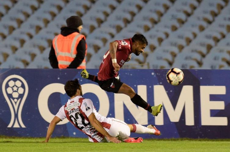 Burián fue la figura del partido donde Colón empató sin goles ante River de Uruguay