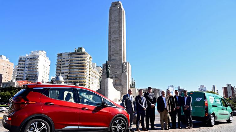 Lifschitz inauguró la primera autopista eléctrica de Latinoamérica