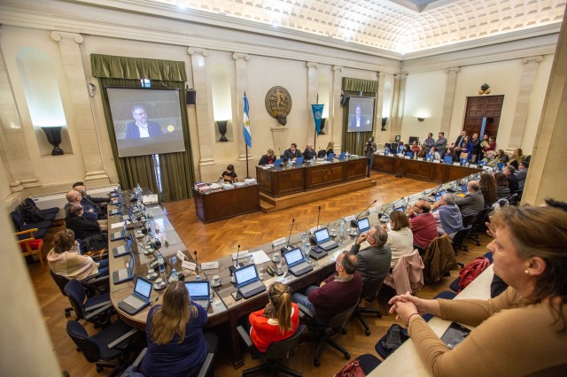 El Consejo Superior de la UNL rindió homenaje a Claudio Lizárraga