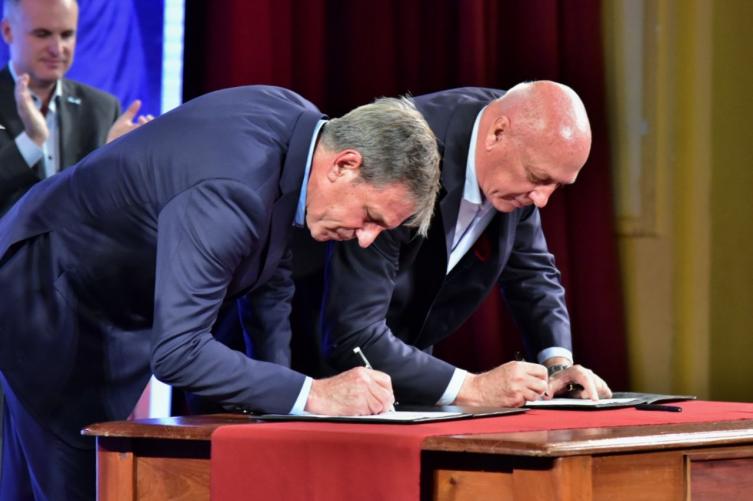 Jatón y Bonfatti presentaron  el Compromiso Santafesino