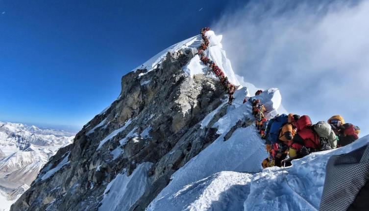 Mueren otros dos alpinistas en el Everest y son diez en total 