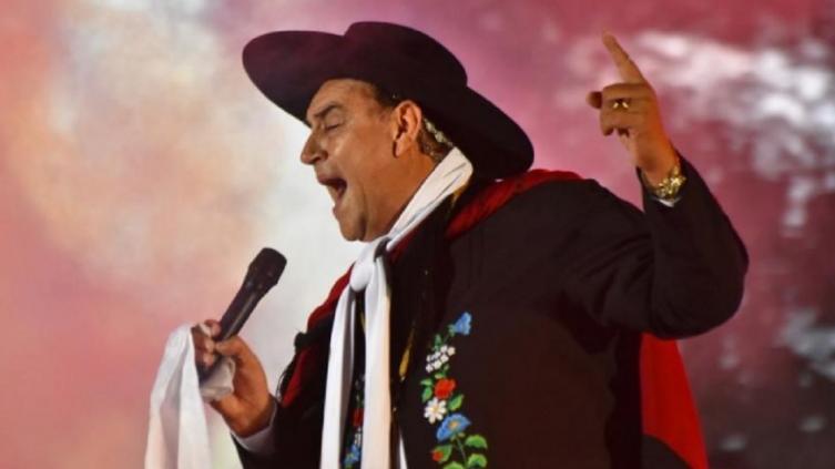 El Chaqueño Palavecino insultó a un colega que soñaba con cantar a dúo