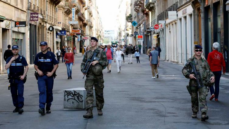 Mochila sospechosa: la policía detiene a dos sospechosos del ataque en Lyon