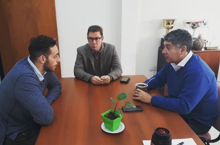 Apoyo a deportistas locales que compiten a nivel internacional 