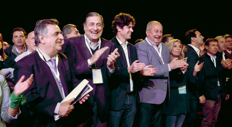La UCR seguirá en Cambiemos, pero pidió ampliar la coalición