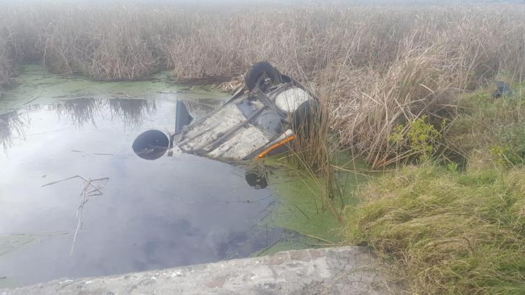 El corredor de rally que zafó de la muerte tras volcar y quedar atrapado en el agua