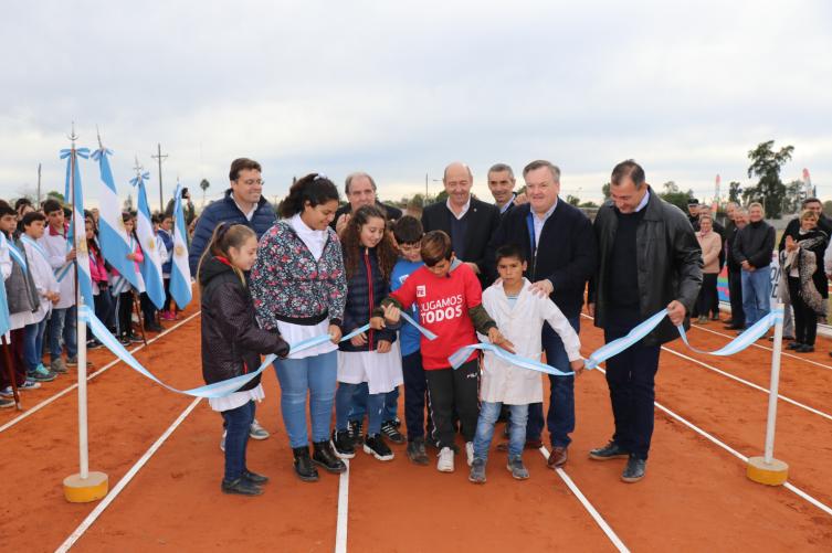 Se inauguró Pista de Atletismo  