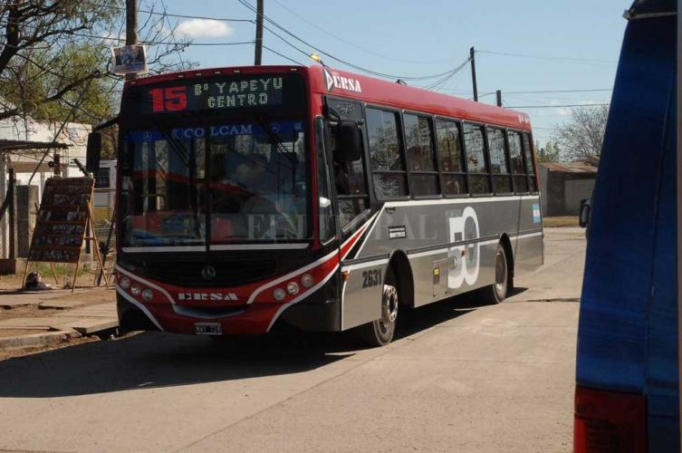 Violento asalto a un chofer y pasajeros de la Línea 15