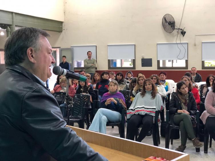 Entrega de aportes a escuelas del Dpto. San Cristóbal 