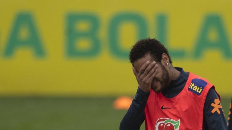 Bolsonaro visitó a Neymar en el hospital y le dio su apoyo en medio de la denuncia de violación