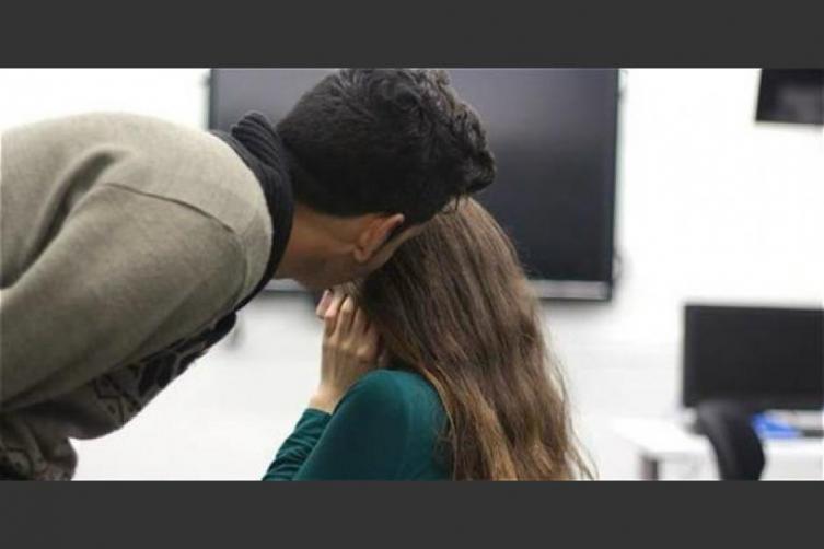 Denunciaron a un docente por acosar a una alumna