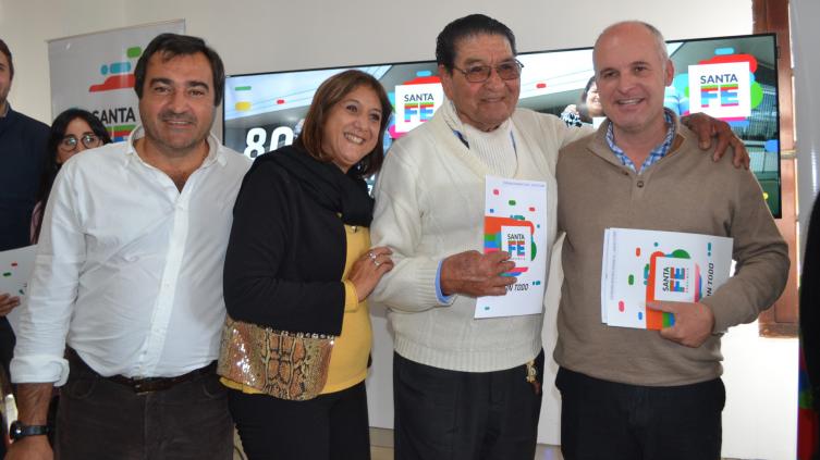 Familias recibieron sus escrituras 