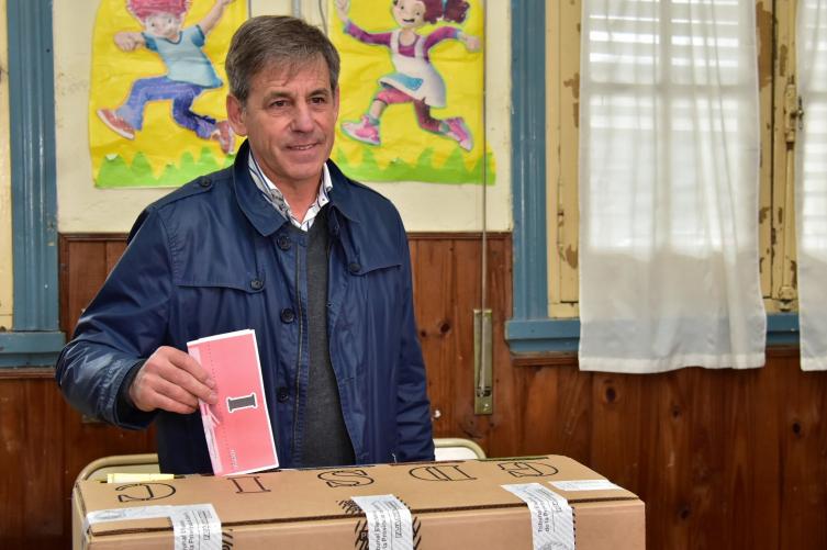 “A la democracia la cuidamos entre todos”