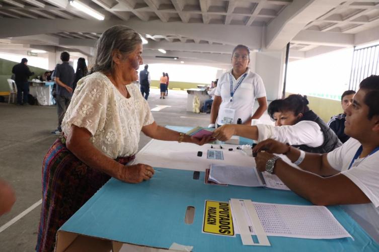 Finalizaron las elecciones con controversias y comienza el escrutinio