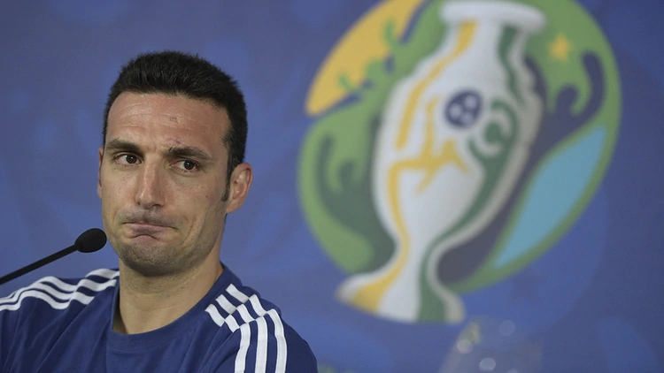 El Comité Organizador de la Copa América respondió a Scaloni por el estado del campo de juego