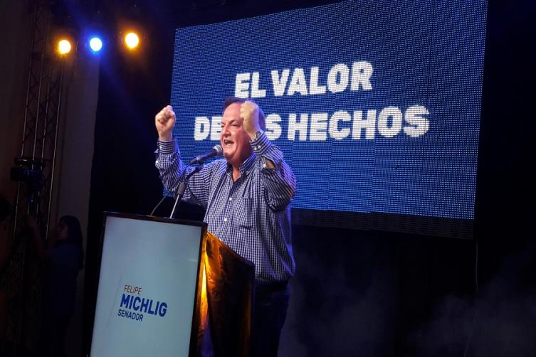 Con el 62% de los votos afirmativos, va por el 6to mandato.