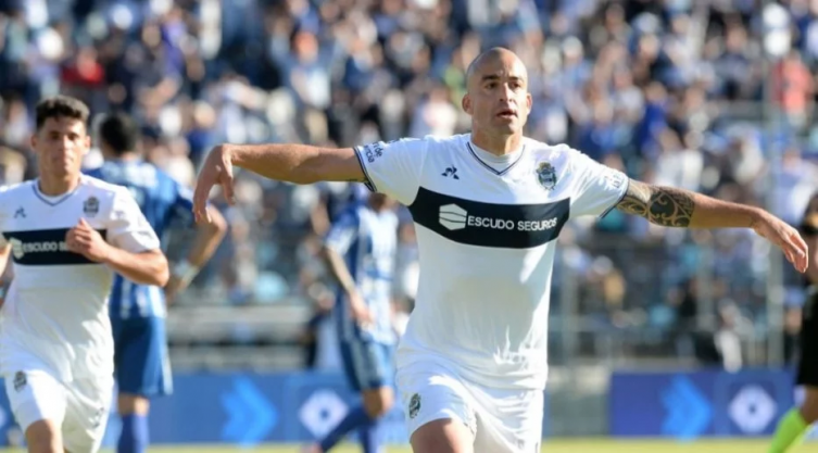 Santiago Silva sería del interés de Colón para que sea el nueve del equipo