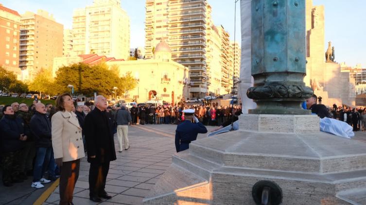 Lifschitz encabezó el acto por el Día de la Bandera  