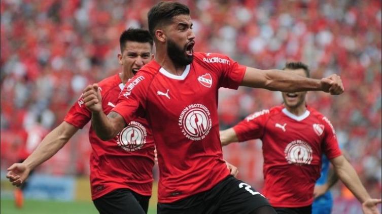 Así juega Emanuel Brítez, el defensor que llegará a Rosario Central