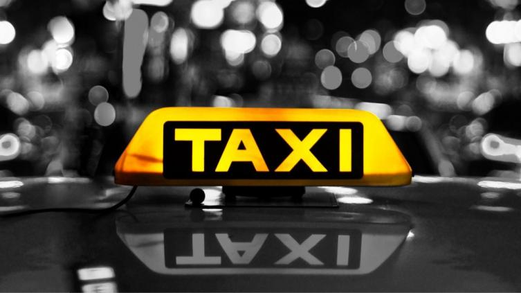 Tres taxistas fueron asaltados este sábado