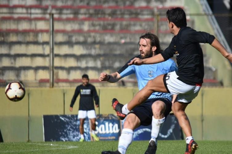 Colón perdió y ganó en los amistosos ante Gimnasia