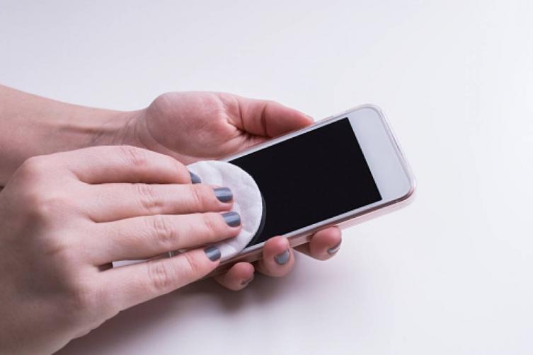 ¿Cómo limpiar correctamente el celular?