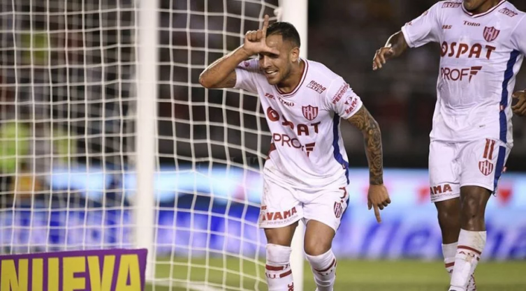  Franco Fragapane con un pie afuera de Unión
