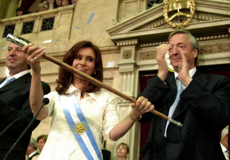 Sobreseyeron a Cristina en la causa del bastón presidencial