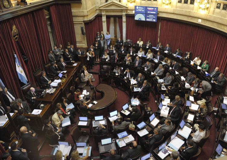 Los senadores ya no podrán canjear pasajes por dinero