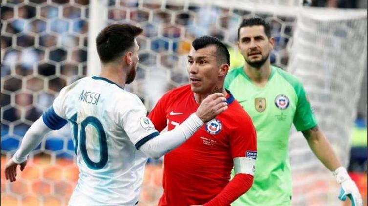 Roja a Messi y a Medel: ¿a la Pulga le cobraron las críticas al VAR?