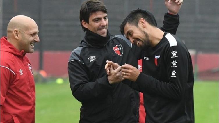Formica sin firmar en Newell ´s, aclaró: 