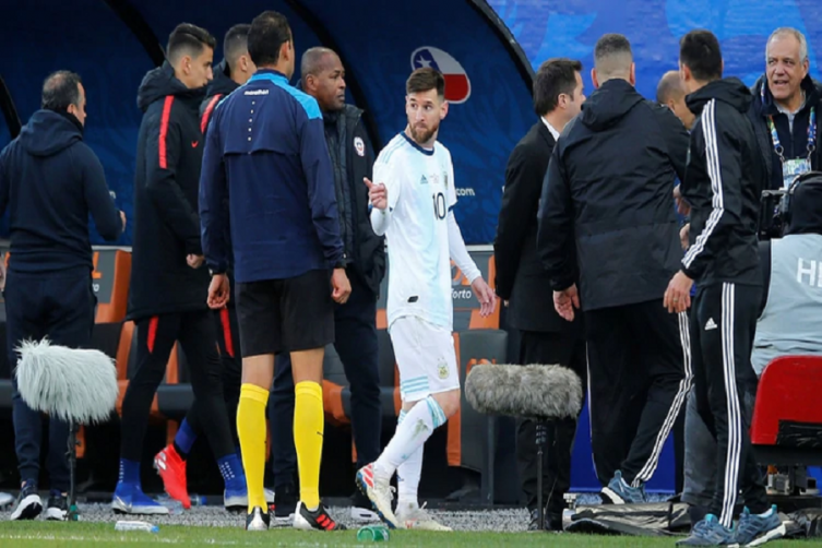 Oficial: el informe que presentó el árbitro sobre las expulsiones de Messi y Medel