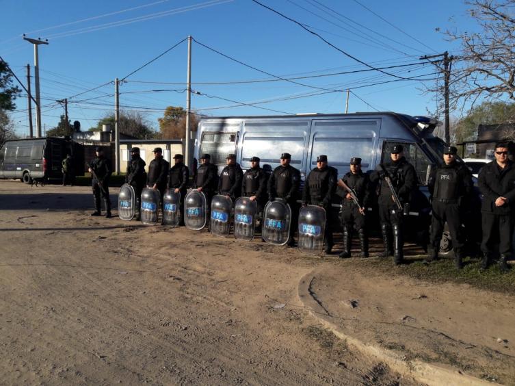 Detuvieron a 18 integrantes de una banda criminal
