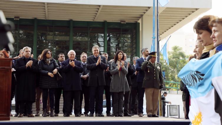 Lifschitz encabezó el acto del 203° aniversario de la Independencia de Argentina