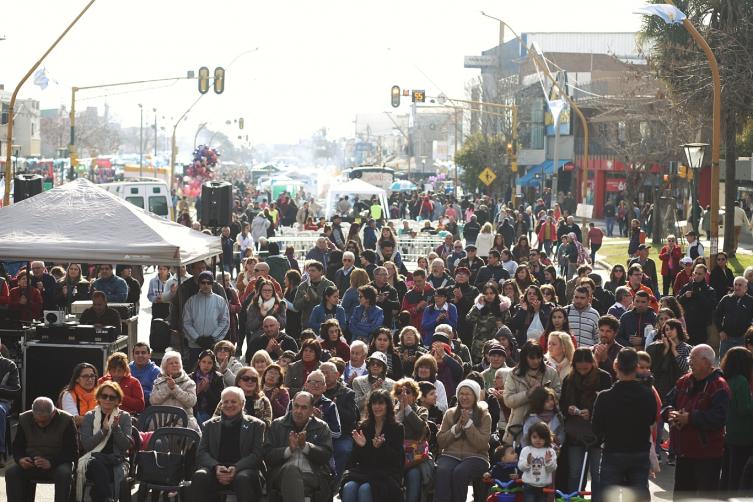 Aristóbulo del Valle se vistió de fiesta por el Día de la Independencia