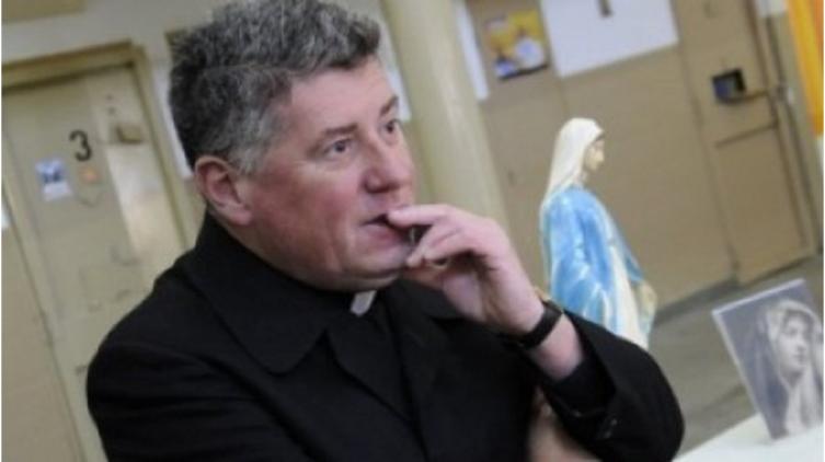 Denuncian al ex confesor del padre Grassi por abuso de menores