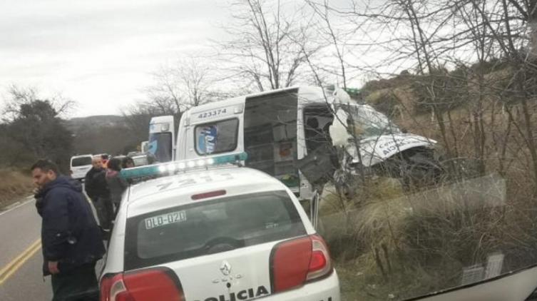 Volcó una ambulancia en Córdoba y murió una paciente