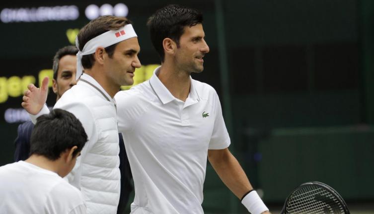 Novak Djokovic derrotó a Roger Federer y se consagró en Wimbledon en la final más larga de la historia