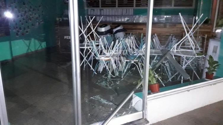 Vandalizaron una heladería de Urquiza e Hipólito Irigoyen