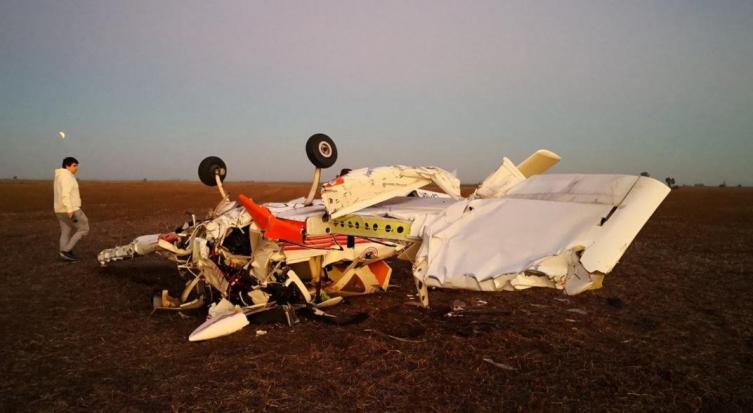 Dos heridos graves al caer una avioneta