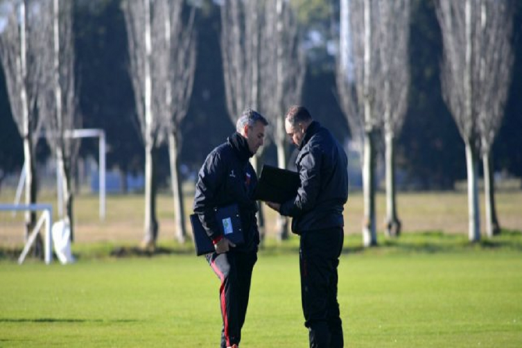 La lista de 22 futbolistas con los que Lavallén buscará dar vuelta la historia
