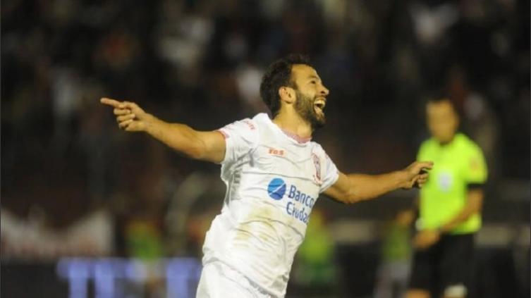 Huracán pide 3 millones de dólares por Gamba y no lo presta