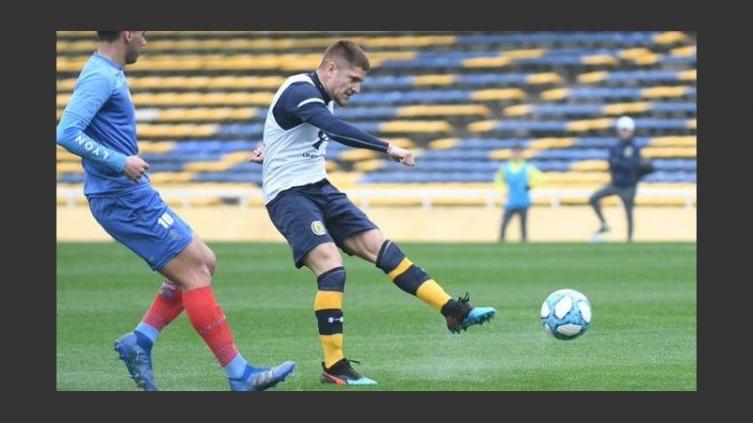 Central igualó con Arsenal: mejoras en el juego y la sequía de Riaño